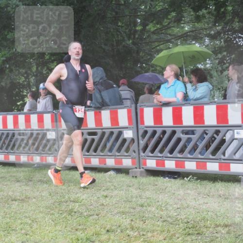 21.06.2025 - 27. Vierlanden-Triathlon KatJ http://msf.ph/oto/8036302 15.06.2025 13:54:08 Ziel 125, 719 meine-sportfotos.de
