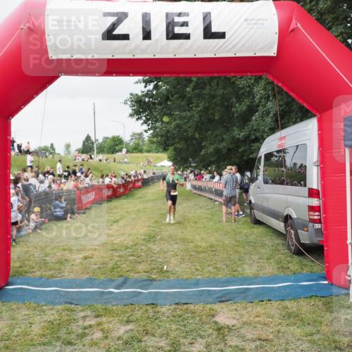 21.06.2025 - 27. Vierlanden-Triathlon MichiJ http://msf.ph/oto/8036309 15.06.2026 13:04:03 Ziel 202, 1040 meine-sportfotos.de