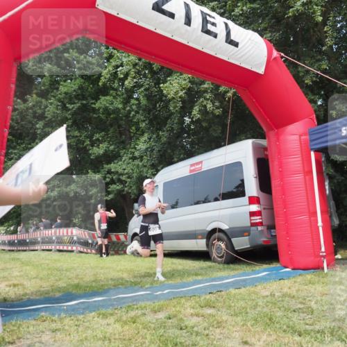 15.06.2025 - 27. Vierlanden-Triathlon KatJ http://msf.ph/oto/8036310 15.06.2025 11:25:04 Schwimmen 981 meine-sportfotos.de