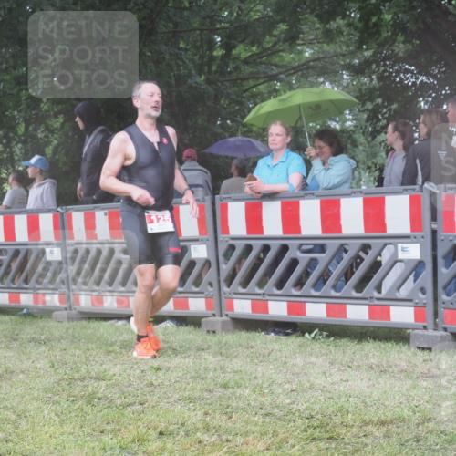 21.06.2025 - 27. Vierlanden-Triathlon KatJ http://msf.ph/oto/8036312 15.06.2025 13:54:08 Ziel 125, 719 meine-sportfotos.de