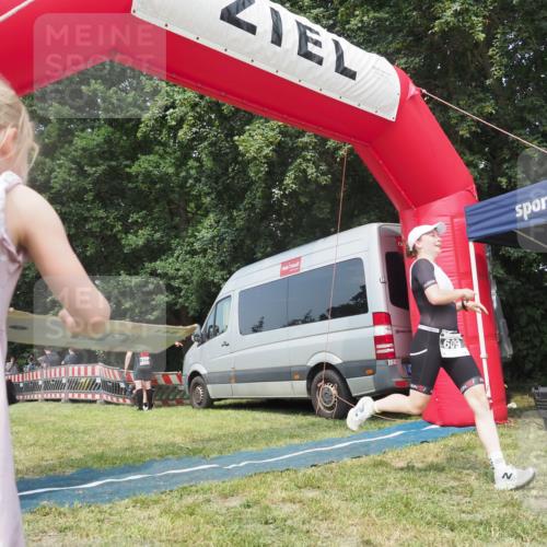 15.06.2025 - 27. Vierlanden-Triathlon KatJ http://msf.ph/oto/8036329 15.06.2025 11:25:05 Schwimmen 981 meine-sportfotos.de