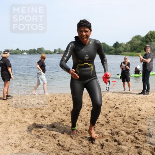 15.06.2025 - 27. Vierlanden-Triathlon Lena Gebhardt http://msf.ph/oto/8036332 15.06.2025 11:34:39 Schwimmen 893 meine-sportfotos.de