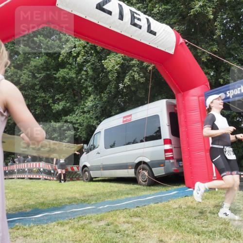 15.06.2025 - 27. Vierlanden-Triathlon KatJ http://msf.ph/oto/8036335 15.06.2025 11:25:05 Schwimmen 981 meine-sportfotos.de