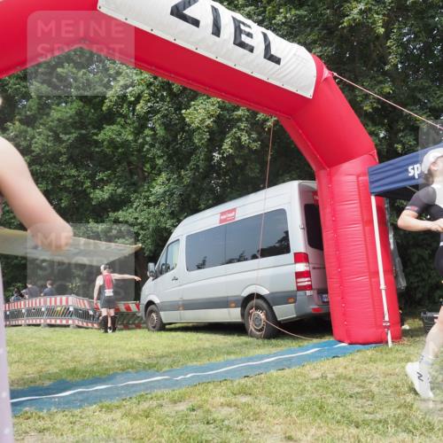 15.06.2025 - 27. Vierlanden-Triathlon KatJ http://msf.ph/oto/8036341 15.06.2025 11:25:05 Schwimmen 981 meine-sportfotos.de