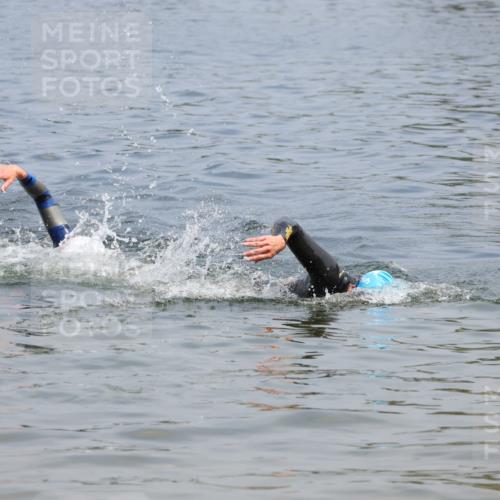 21.06.2025 - 27. Vierlanden-Triathlon Lena Gebhardt http://msf.ph/oto/8036345 15.06.2025 11:57:44 Schwimmen 986 meine-sportfotos.de