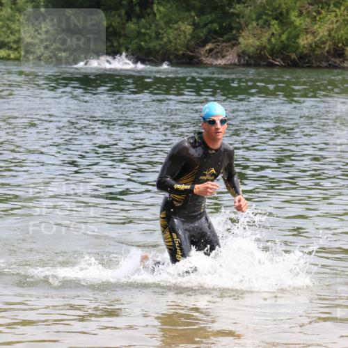 21.06.2025 - 27. Vierlanden-Triathlon Lena Gebhardt http://msf.ph/oto/8036352 15.06.2025 11:57:49 Schwimmen 984, 986, 987 meine-sportfotos.de