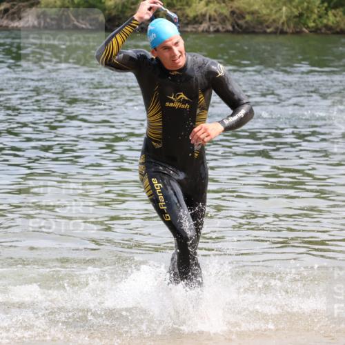 21.06.2025 - 27. Vierlanden-Triathlon Lena Gebhardt http://msf.ph/oto/8036359 15.06.2025 11:57:50 Schwimmen 984, 986, 987 meine-sportfotos.de