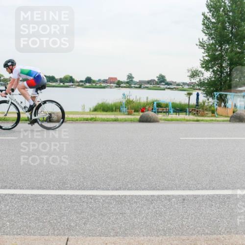 15.06.2025 - 27. Vierlanden-Triathlon H.Heesch http://msf.ph/oto/8036364 15.06.2025 10:48:21 Radfahren 22, 34, 93, 139, 393, 422 meine-sportfotos.de