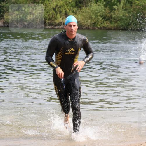 21.06.2025 - 27. Vierlanden-Triathlon Lena Gebhardt http://msf.ph/oto/8036368 15.06.2025 11:57:50 Schwimmen 984, 986, 987 meine-sportfotos.de