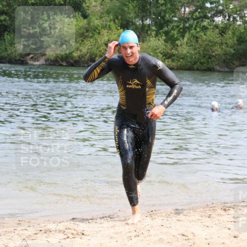 21.06.2025 - 27. Vierlanden-Triathlon Lena Gebhardt http://msf.ph/oto/8036378 15.06.2025 11:57:51 Schwimmen 984, 986, 987 meine-sportfotos.de