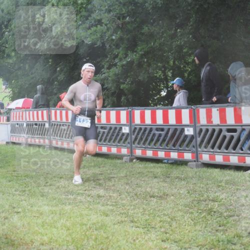 21.06.2025 - 27. Vierlanden-Triathlon KatJ http://msf.ph/oto/8036391 15.06.2025 13:54:32 Ziel 1122, 1152 meine-sportfotos.de