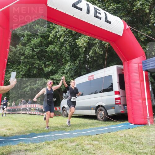 15.06.2025 - 27. Vierlanden-Triathlon KatJ http://msf.ph/oto/8036395 15.06.2025 11:25:19 Schwimmen  meine-sportfotos.de