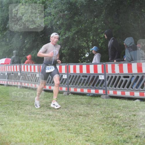 21.06.2025 - 27. Vierlanden-Triathlon KatJ http://msf.ph/oto/8036397 15.06.2025 13:54:32 Ziel 1122, 1152 meine-sportfotos.de