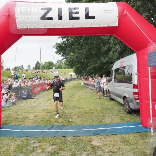 21.06.2025 - 27. Vierlanden-Triathlon MichiJ http://msf.ph/oto/8036404 15.06.2026 13:04:31 Ziel 711 meine-sportfotos.de