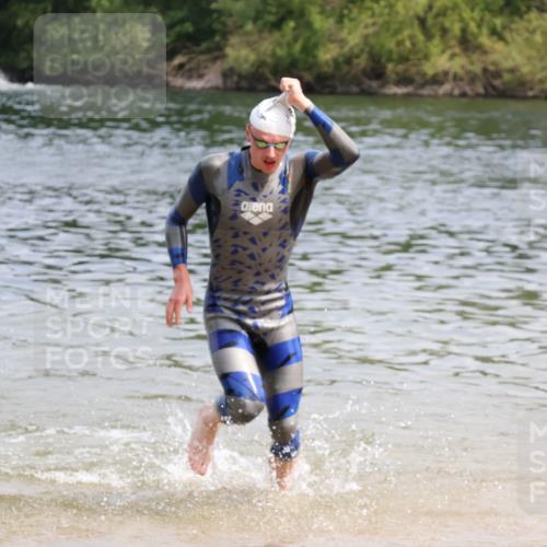 21.06.2025 - 27. Vierlanden-Triathlon Lena Gebhardt http://msf.ph/oto/8036406 15.06.2025 11:57:53 Schwimmen 984, 985, 986, 987 meine-sportfotos.de