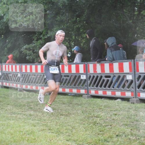21.06.2025 - 27. Vierlanden-Triathlon KatJ http://msf.ph/oto/8036407 15.06.2025 13:54:32 Ziel 1122, 1152 meine-sportfotos.de