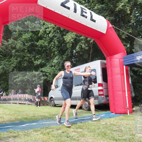 15.06.2025 - 27. Vierlanden-Triathlon KatJ http://msf.ph/oto/8036413 15.06.2025 11:25:19 Schwimmen  meine-sportfotos.de