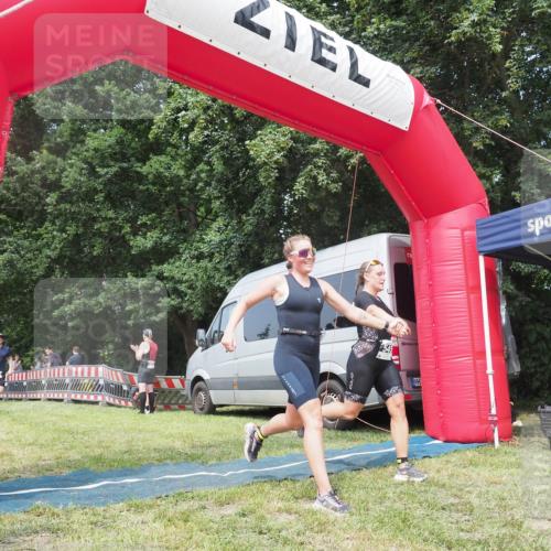 15.06.2025 - 27. Vierlanden-Triathlon KatJ http://msf.ph/oto/8036418 15.06.2025 11:25:20 Schwimmen  meine-sportfotos.de