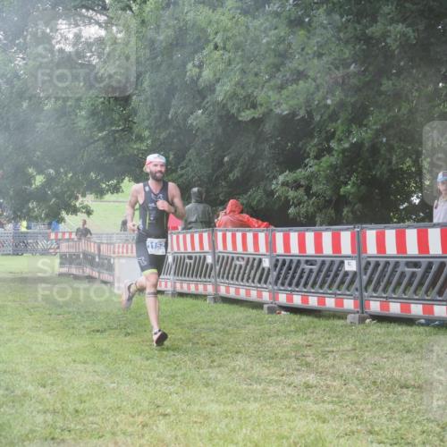 21.06.2025 - 27. Vierlanden-Triathlon KatJ http://msf.ph/oto/8036427 15.06.2025 13:54:38 Ziel 1152 meine-sportfotos.de