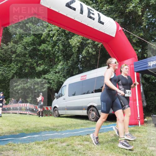 15.06.2025 - 27. Vierlanden-Triathlon KatJ http://msf.ph/oto/8036430 15.06.2025 11:25:20 Schwimmen  meine-sportfotos.de
