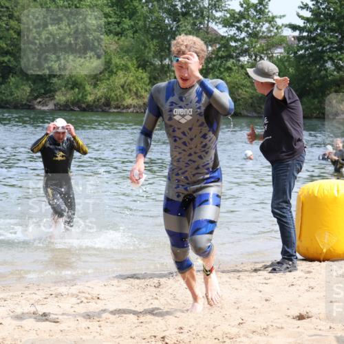 21.06.2025 - 27. Vierlanden-Triathlon Lena Gebhardt http://msf.ph/oto/8036431 15.06.2025 11:57:56 Schwimmen 984, 985, 986, 987, 988 meine-sportfotos.de