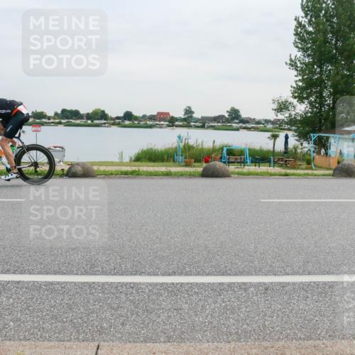 15.06.2025 - 27. Vierlanden-Triathlon H.Heesch http://msf.ph/oto/8036434 15.06.2025 10:48:52 Radfahren 229, 236, 358 meine-sportfotos.de