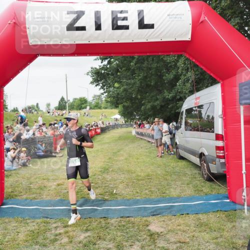 21.06.2025 - 27. Vierlanden-Triathlon MichiJ http://msf.ph/oto/8036438 15.06.2026 13:04:32 Ziel 711 meine-sportfotos.de