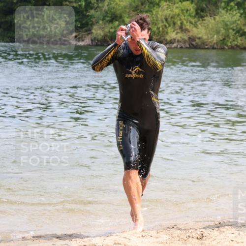 21.06.2025 - 27. Vierlanden-Triathlon Lena Gebhardt http://msf.ph/oto/8036445 15.06.2025 11:57:57 Schwimmen 984, 985, 986, 987, 988 meine-sportfotos.de