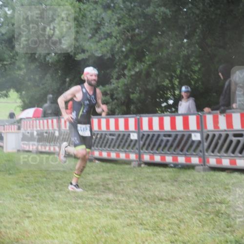21.06.2025 - 27. Vierlanden-Triathlon KatJ http://msf.ph/oto/8036446 15.06.2025 13:54:38 Ziel 1152 meine-sportfotos.de