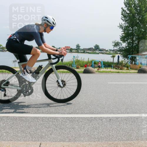 21.06.2025 - 27. Vierlanden-Triathlon H.Heesch http://msf.ph/oto/8036447 15.06.2025 11:45:29 Radfahren 212, 723, 797, 841 meine-sportfotos.de