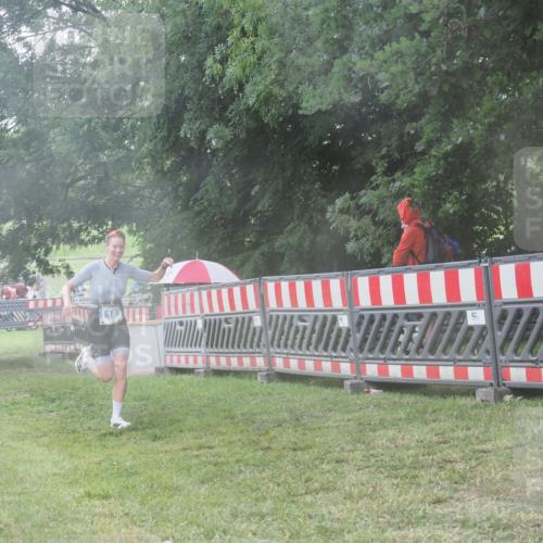 21.06.2025 - 27. Vierlanden-Triathlon KatJ http://msf.ph/oto/8036452 15.06.2025 14:14:56 Ziel 1189 meine-sportfotos.de
