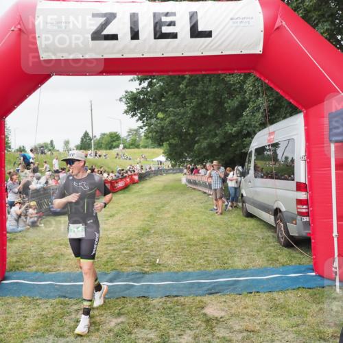 21.06.2025 - 27. Vierlanden-Triathlon MichiJ http://msf.ph/oto/8036456 15.06.2026 13:04:32 Ziel 711 meine-sportfotos.de
