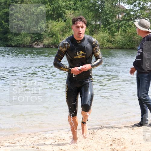 21.06.2025 - 27. Vierlanden-Triathlon Lena Gebhardt http://msf.ph/oto/8036457 15.06.2025 11:57:58 Schwimmen 984, 985, 986, 987, 988 meine-sportfotos.de