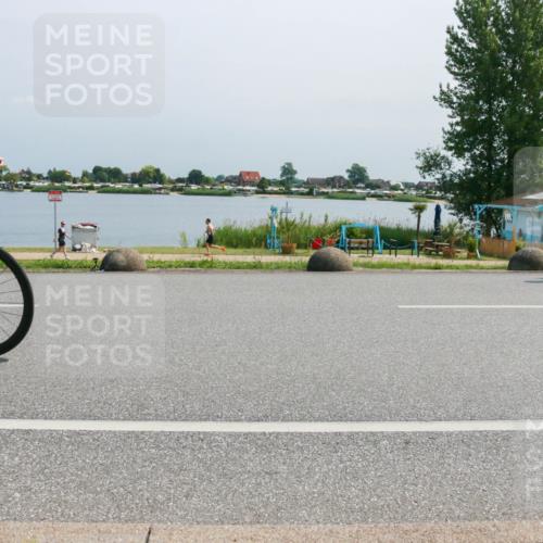 21.06.2025 - 27. Vierlanden-Triathlon H.Heesch http://msf.ph/oto/8036466 15.06.2025 11:45:36 Radfahren 645, 728, 733 meine-sportfotos.de