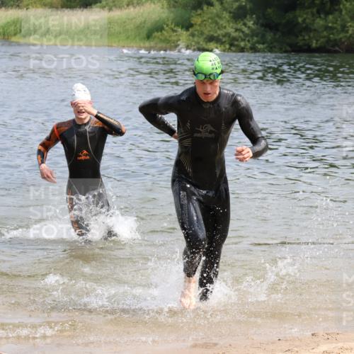 21.06.2025 - 27. Vierlanden-Triathlon Lena Gebhardt http://msf.ph/oto/8036467 15.06.2025 11:58:00 Schwimmen 984, 985, 986, 987, 988 meine-sportfotos.de