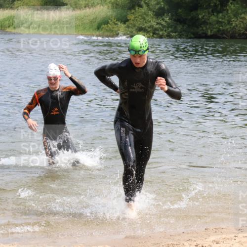 21.06.2025 - 27. Vierlanden-Triathlon Lena Gebhardt http://msf.ph/oto/8036469 15.06.2025 11:58:00 Schwimmen 984, 985, 986, 987, 988 meine-sportfotos.de