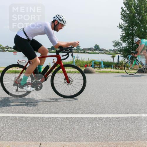 21.06.2025 - 27. Vierlanden-Triathlon H.Heesch http://msf.ph/oto/8036473 15.06.2025 11:45:36 Radfahren 645, 728, 733 meine-sportfotos.de