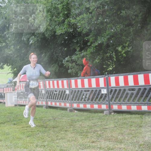 21.06.2025 - 27. Vierlanden-Triathlon KatJ http://msf.ph/oto/8036475 15.06.2025 14:14:57 Ziel 1189 meine-sportfotos.de