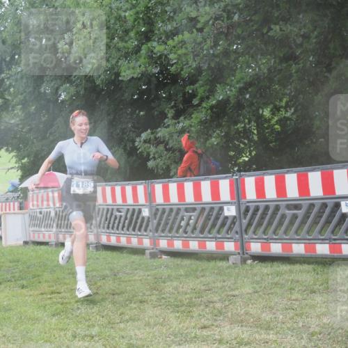21.06.2025 - 27. Vierlanden-Triathlon KatJ http://msf.ph/oto/8036477 15.06.2025 14:14:57 Ziel 1189 meine-sportfotos.de