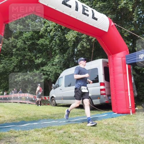 15.06.2025 - 27. Vierlanden-Triathlon KatJ http://msf.ph/oto/8036478 15.06.2025 11:25:23 Schwimmen  meine-sportfotos.de