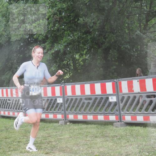 21.06.2025 - 27. Vierlanden-Triathlon KatJ http://msf.ph/oto/8036491 15.06.2025 14:14:58 Ziel 1189 meine-sportfotos.de