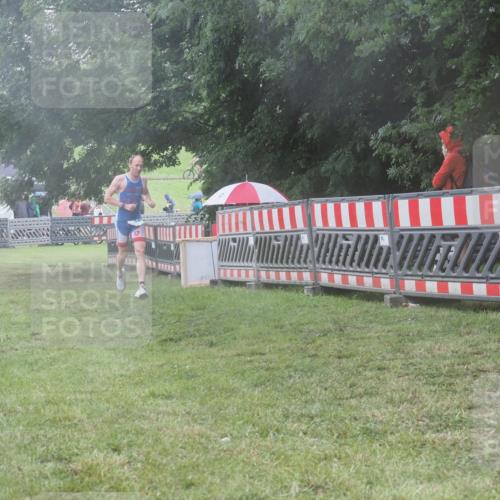 21.06.2025 - 27. Vierlanden-Triathlon KatJ http://msf.ph/oto/8036512 15.06.2025 14:15:21 Ziel 1278 meine-sportfotos.de