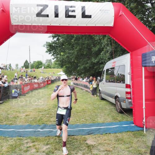 21.06.2025 - 27. Vierlanden-Triathlon MichiJ http://msf.ph/oto/8036527 15.06.2026 13:05:18 Ziel 759 meine-sportfotos.de