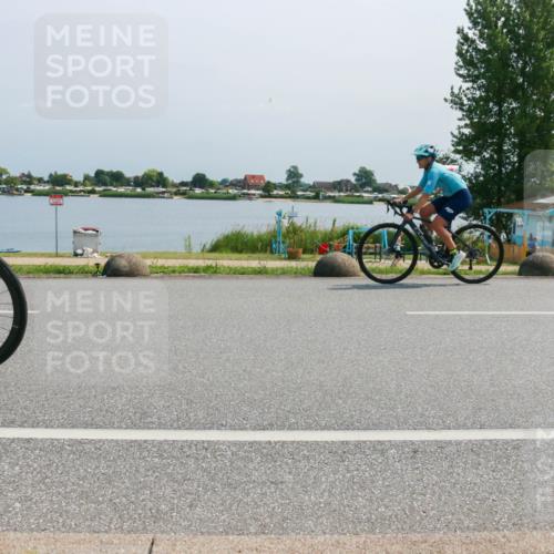 21.06.2025 - 27. Vierlanden-Triathlon H.Heesch http://msf.ph/oto/8036535 15.06.2025 11:46:10 Radfahren 215, 803 meine-sportfotos.de