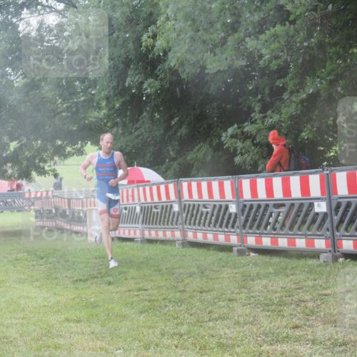 21.06.2025 - 27. Vierlanden-Triathlon KatJ http://msf.ph/oto/8036536 15.06.2025 14:15:22 Ziel 1278 meine-sportfotos.de