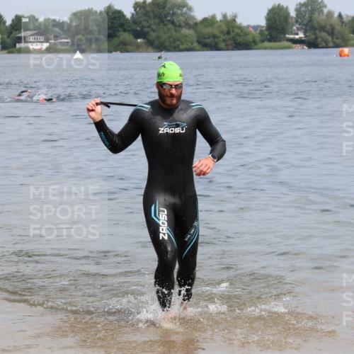 21.06.2025 - 27. Vierlanden-Triathlon Lena Gebhardt http://msf.ph/oto/8036544 15.06.2025 11:59:38 Schwimmen 997 meine-sportfotos.de