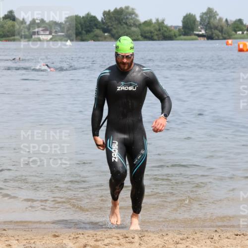 21.06.2025 - 27. Vierlanden-Triathlon Lena Gebhardt http://msf.ph/oto/8036547 15.06.2025 11:59:39 Schwimmen 997 meine-sportfotos.de