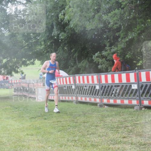 21.06.2025 - 27. Vierlanden-Triathlon KatJ http://msf.ph/oto/8036548 15.06.2025 14:15:22 Ziel 1278 meine-sportfotos.de