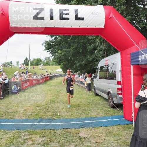 21.06.2025 - 27. Vierlanden-Triathlon MichiJ http://msf.ph/oto/8036551 15.06.2026 13:05:29 Ziel 1032 meine-sportfotos.de