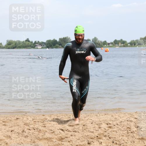 21.06.2025 - 27. Vierlanden-Triathlon Lena Gebhardt http://msf.ph/oto/8036558 15.06.2025 11:59:40 Schwimmen 997 meine-sportfotos.de